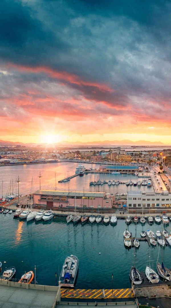 Chauffeur Privé Cagliari VTC- Elmastransfer : vue panoramique de la ville
